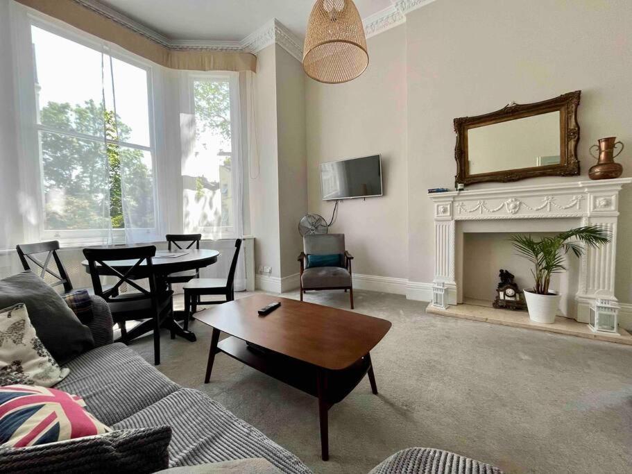 Wonderful Apartment In Earl'S Court Лондон Экстерьер фото